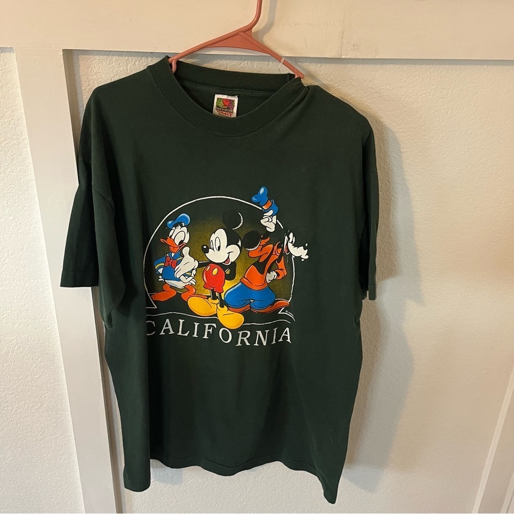 Vintage Fruit of the Loom Men's XL Disney California T-shirt.